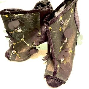 Mesh black heeled booties